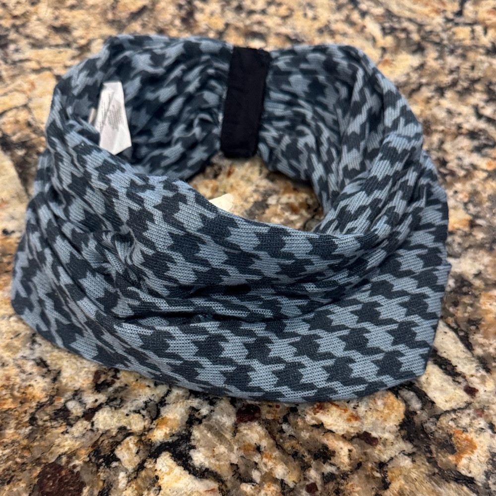 Rising Star Black and Gray Patterned Houndstooth Infant Scarf